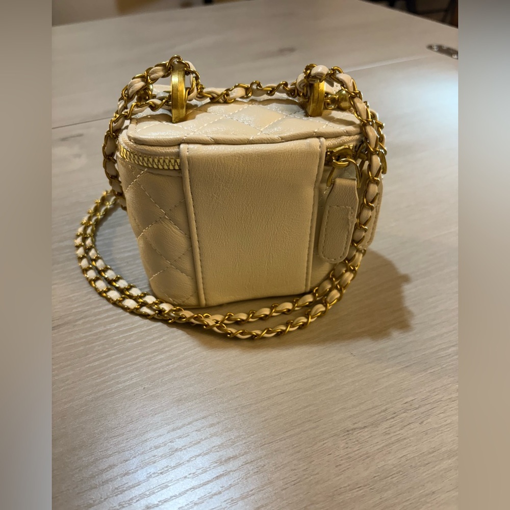 New Cream Quilted Chain mini Bag 4.5" x 4" - Picture 9 of 10